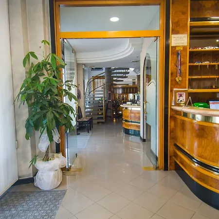 Trattoria Sole 호텔 *